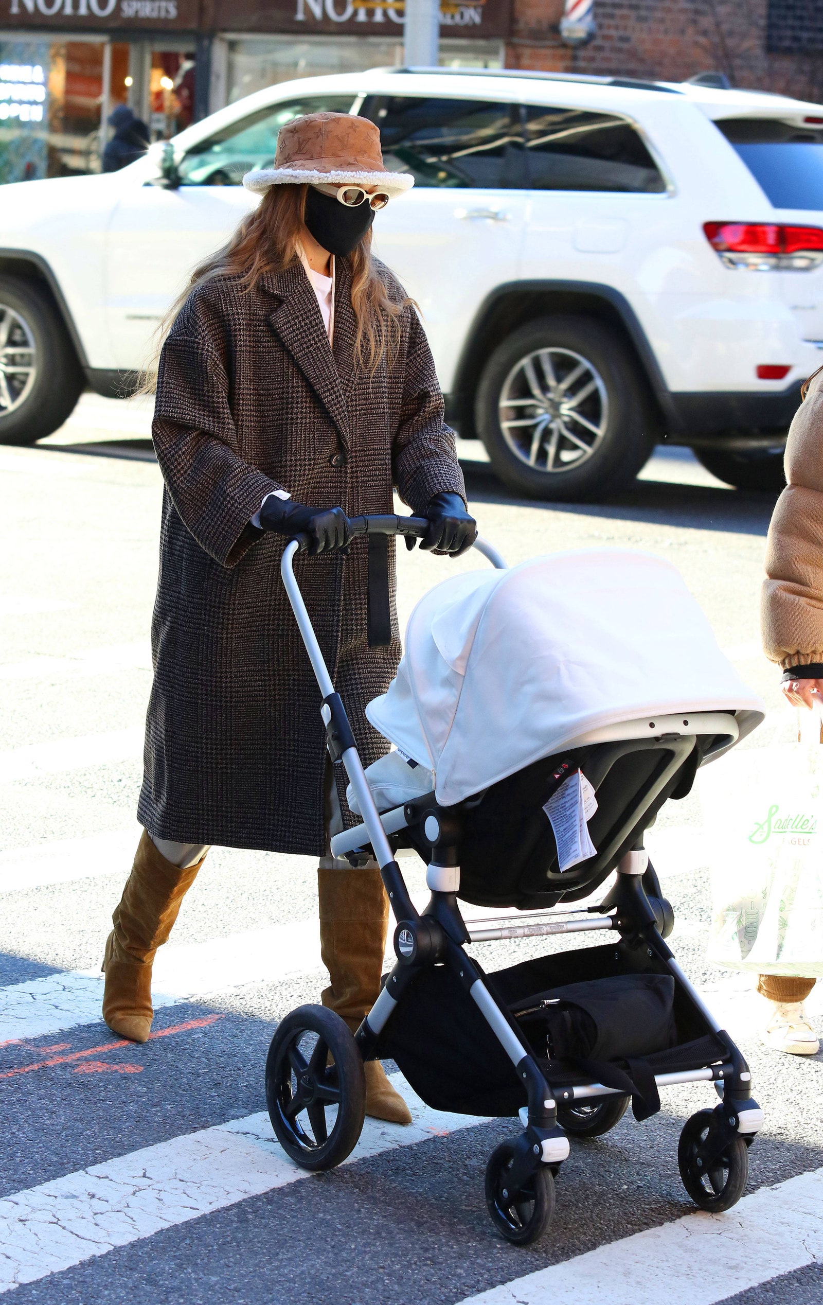 gigi hadid louis vuitton bucket hat 