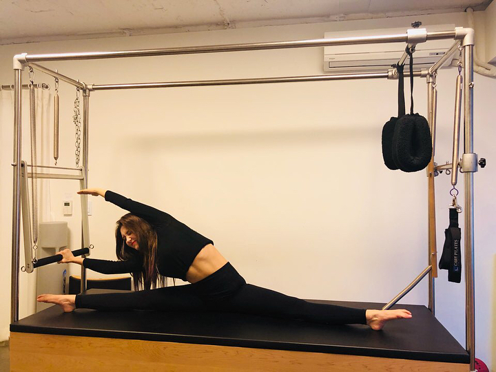 Jeon Somi tập luyện Pilates chăm chỉ. 