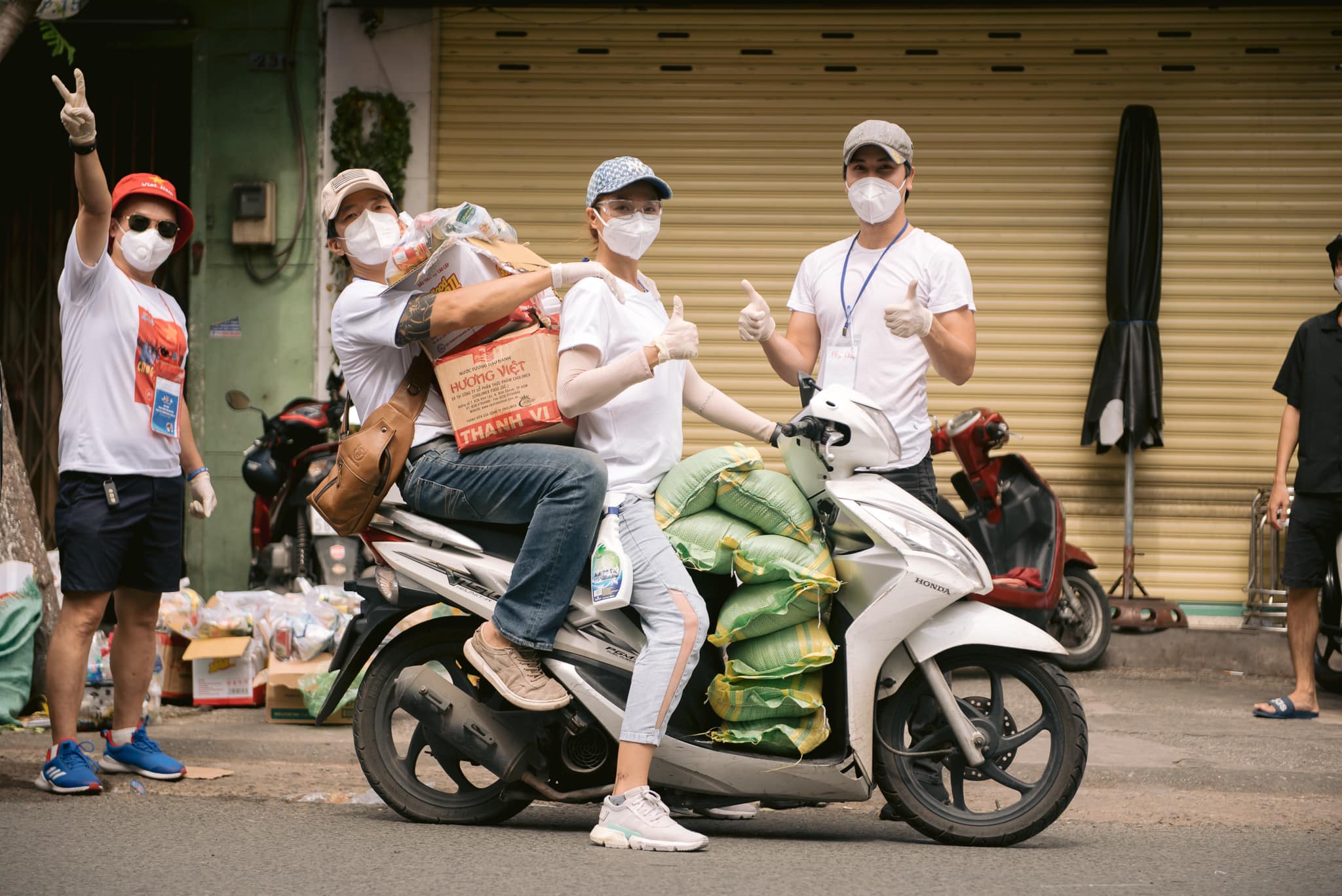 mâu thủy tham gia tình nguyện chống dịch cùng sài gòn