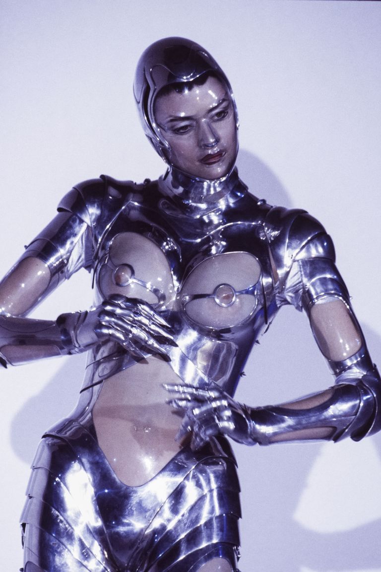 áo giáp robot thierry mugler