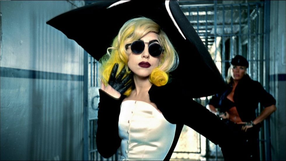 lady gaga trong mv telephone