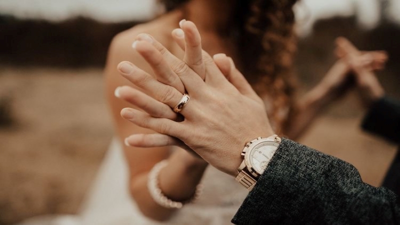 4 xu hướng nhẫn cưới được ưa chuộng nhất năm 2021 | ELLE
