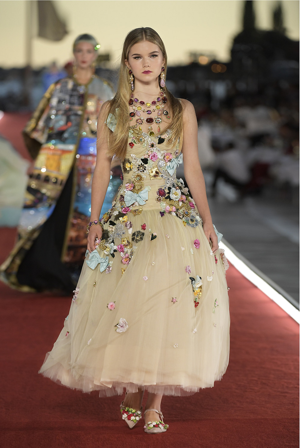 Emmeline Bale show diễn Dolce & Gabbana