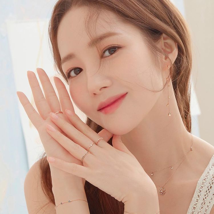 Biến hóa cùng 5 màu tóc nâu mùa thu đầy thời thượng
