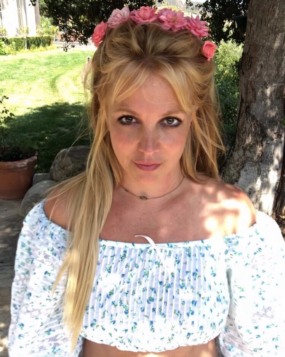Britney Spears mặt mộc.