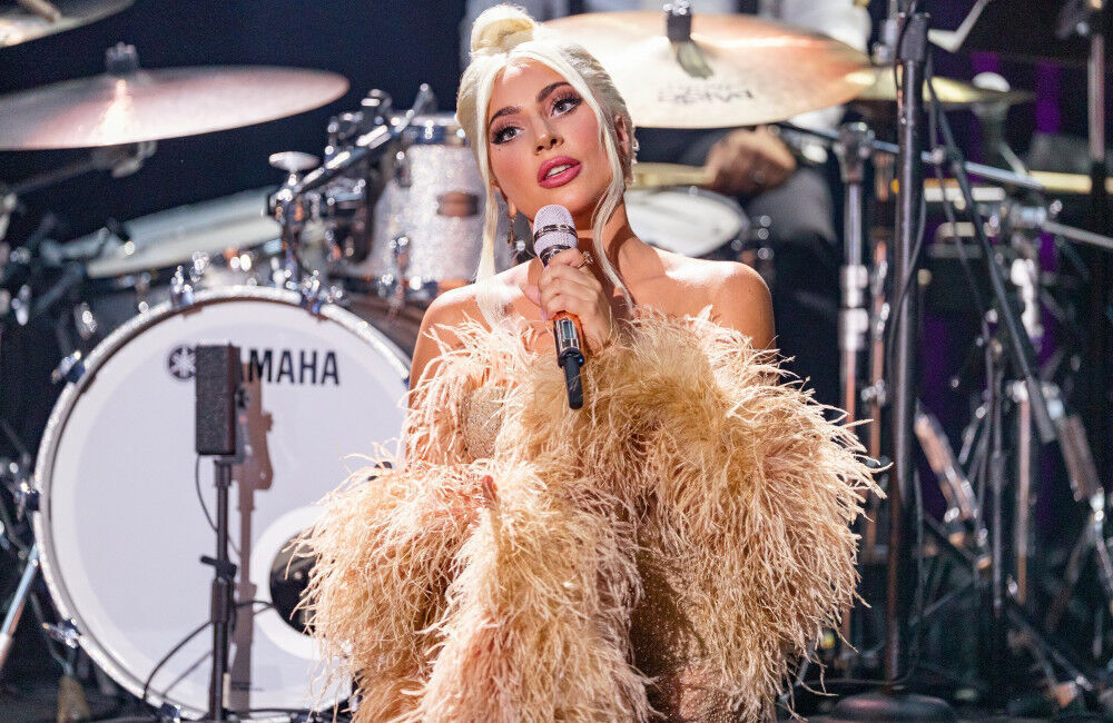 lady gaga trong đêm trình diễn ra mắt album