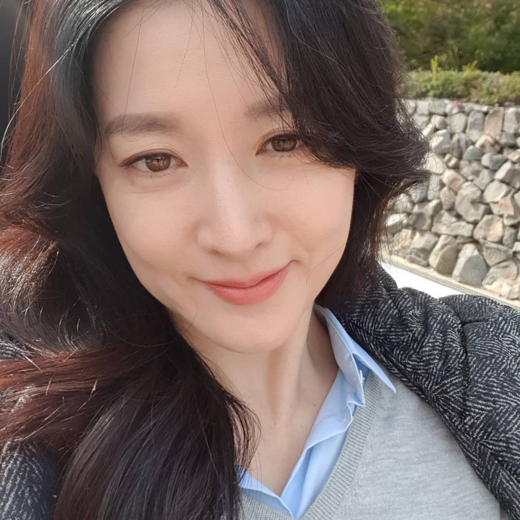 Lee Young Ae cùng làn da rạng ngời