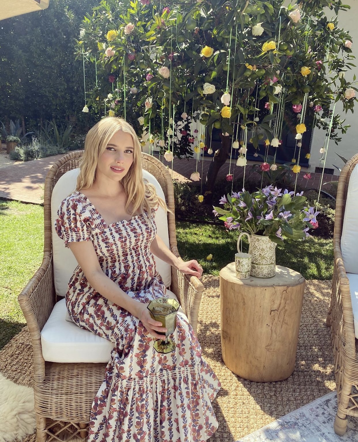 Emma Roberts wear maternity clothes