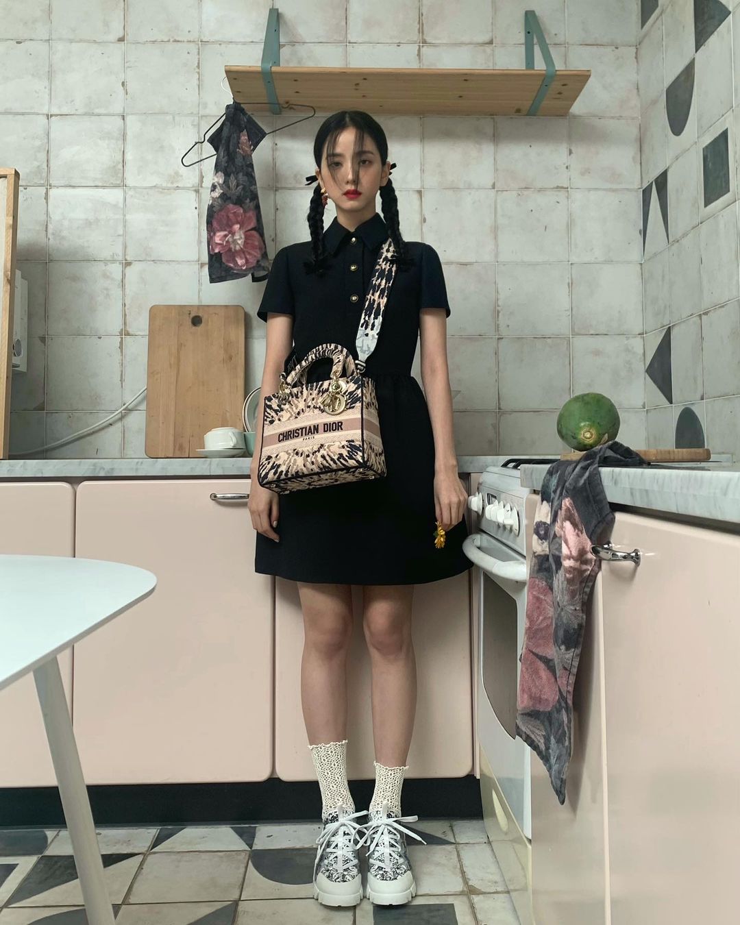 Heart Evangelista, Suzy Bae, Blackpink's Jisoo Spotted With The Dior Caro  Bag