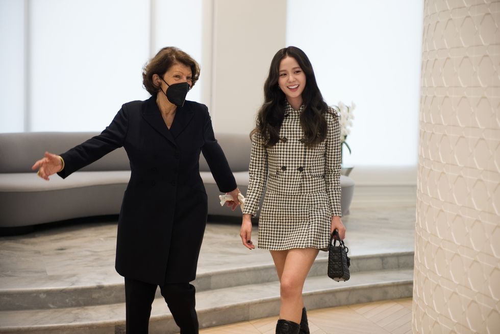 jisoo tại xưởng may dior