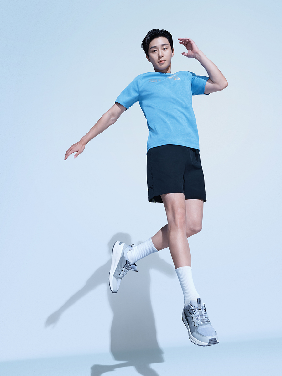 Park Seo Joon giày thể thao