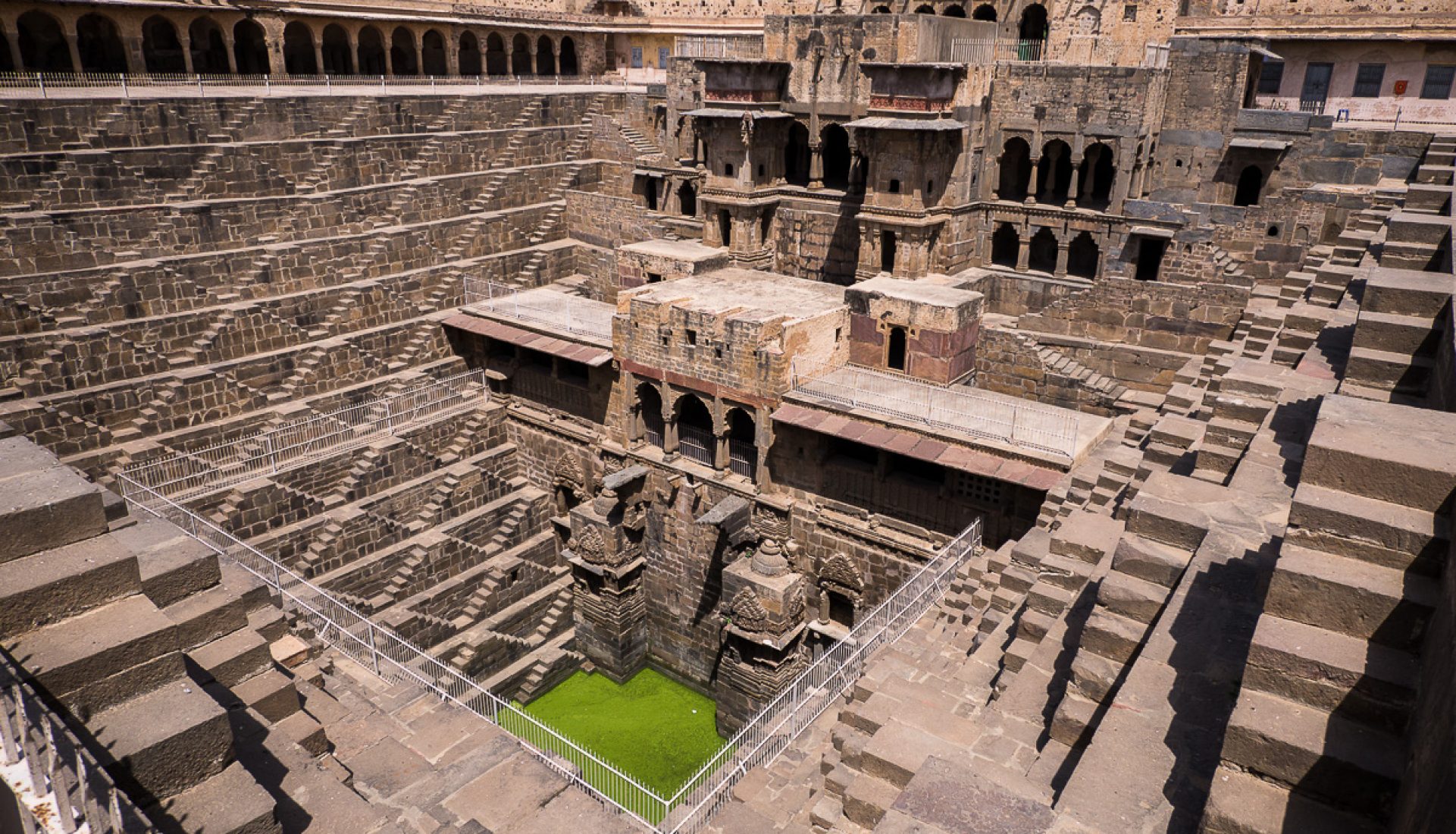 địa điểm Chand Baori có cầu thang giống Squid Game