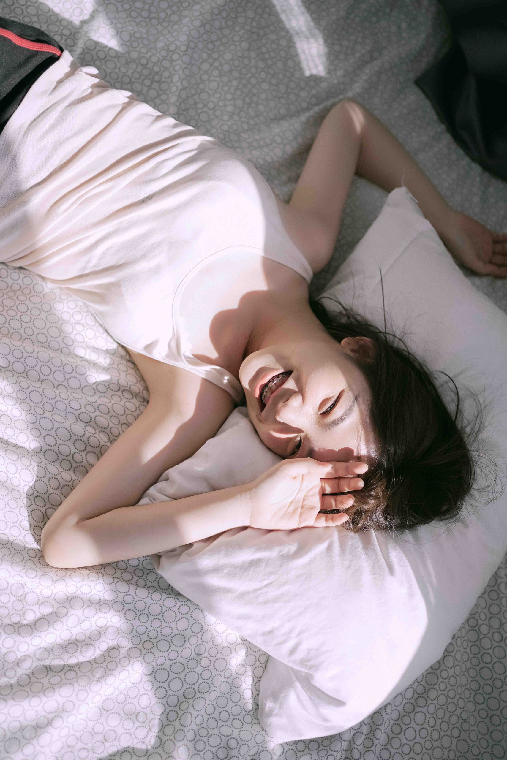gối ngủ giúp giảm đau cổ khi nằm ngửa