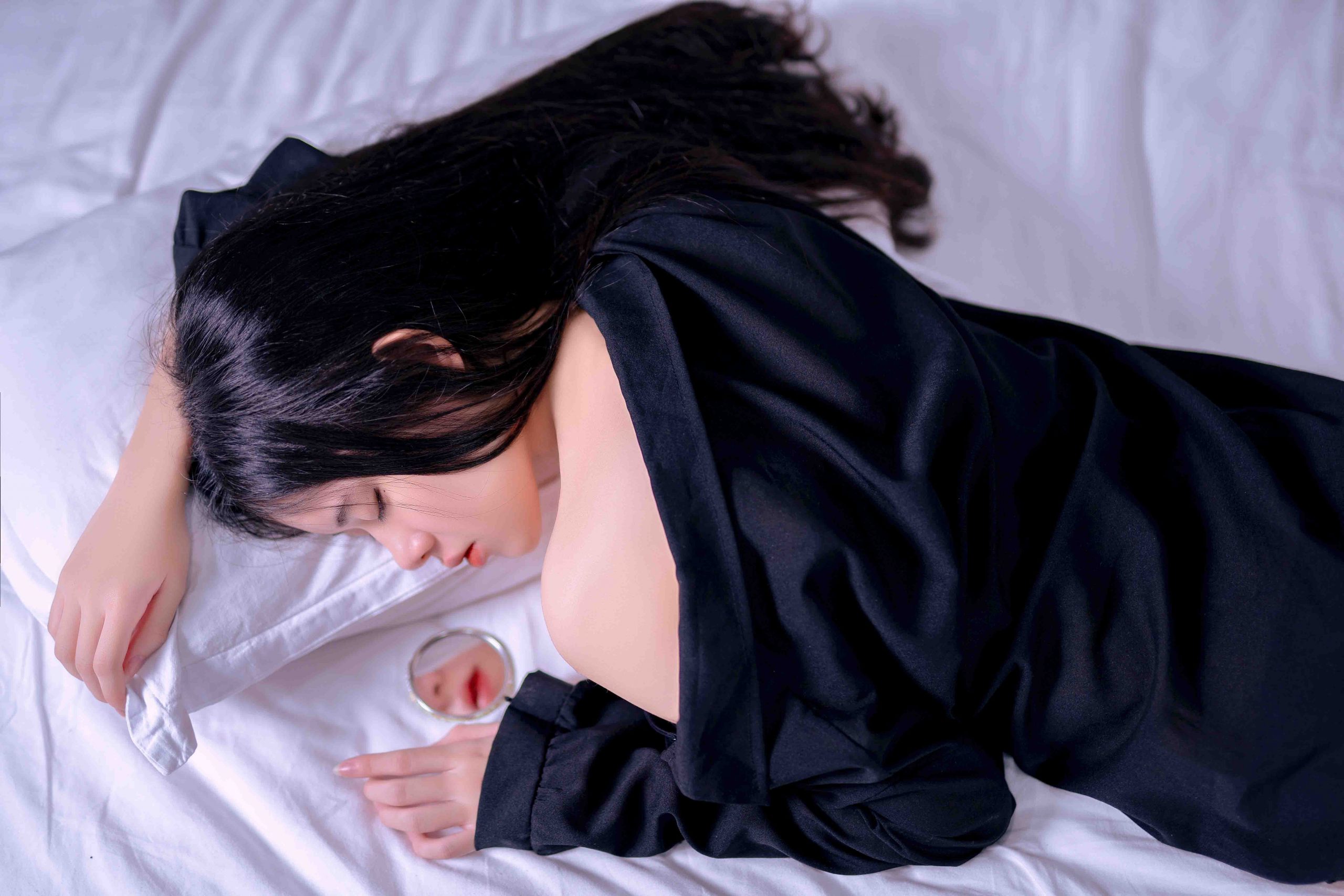 gối ngủ giúp giảm đau cổ khi nằm sấp