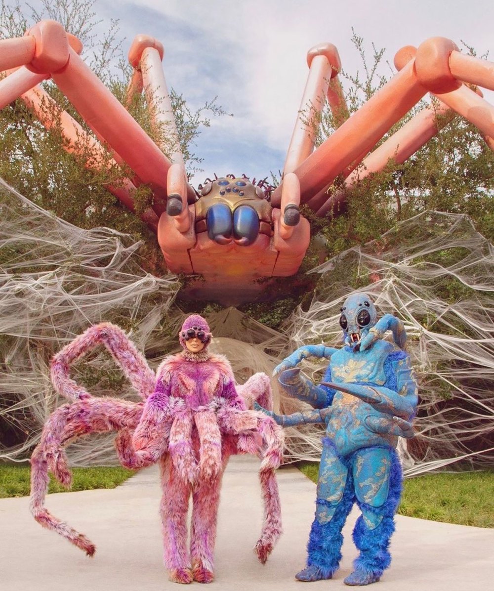 Kim Kardashion và Kanye hóa trang thành nhện