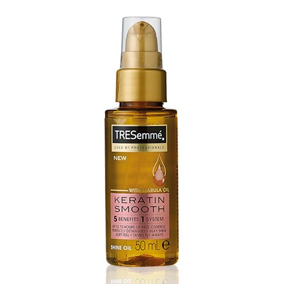 TRESemmé Keratin Smooth Shine Oil à loại dầu dưỡng tóc vô cùng chất lượng và phù hợp cho mùa thu đông.