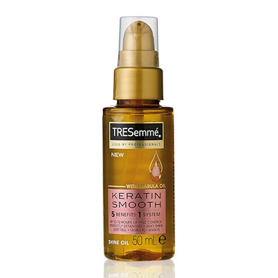 TRESemmé Keratin Smooth Shine Oil à loại dầu dưỡng tóc vô cùng chất lượng và phù hợp cho mùa thu đông.