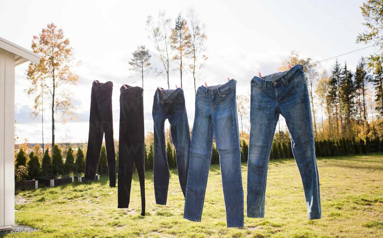 Phơi nắng quần jeans