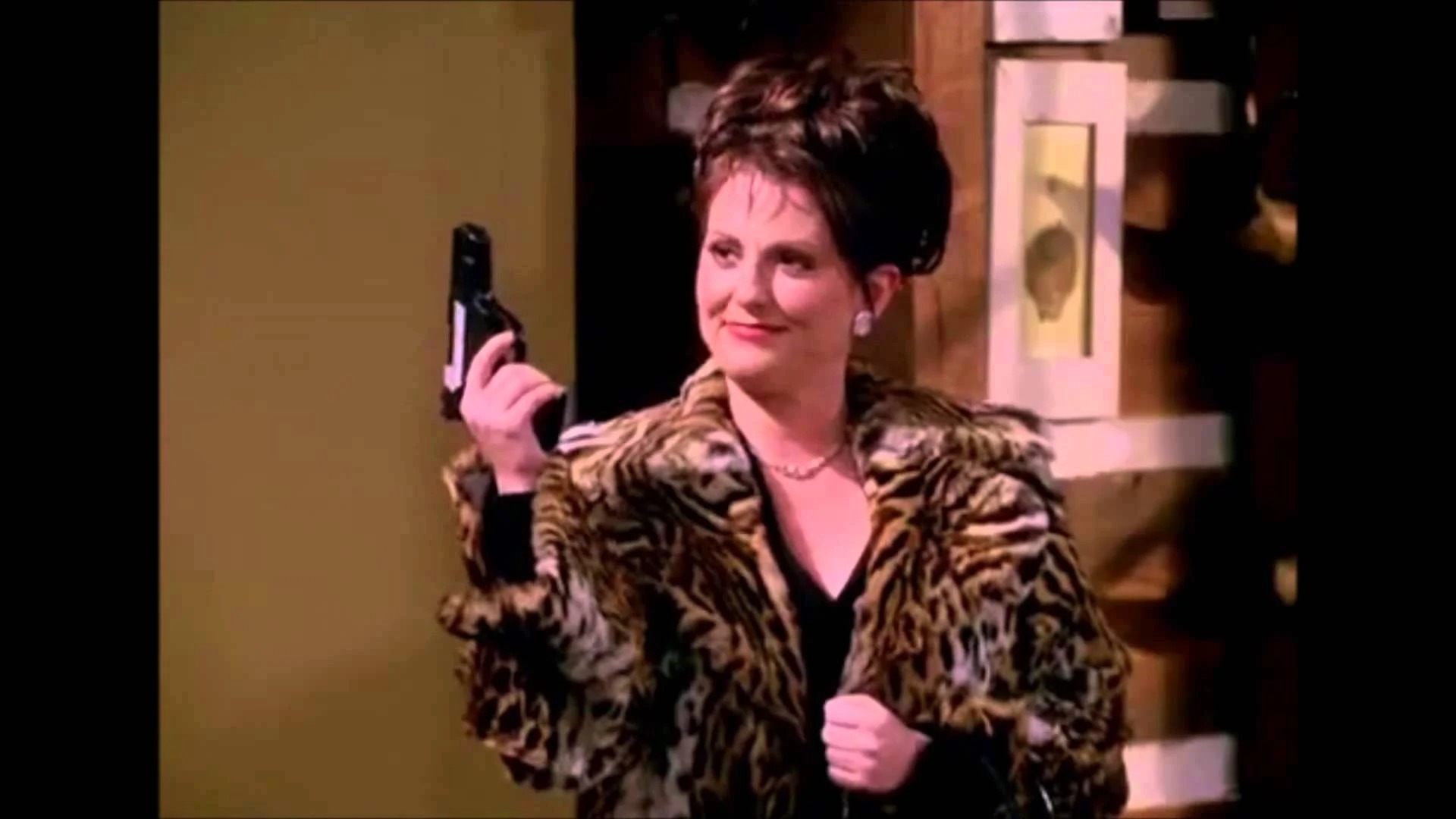 áo lông báo Karen Walker trong Will and Grace