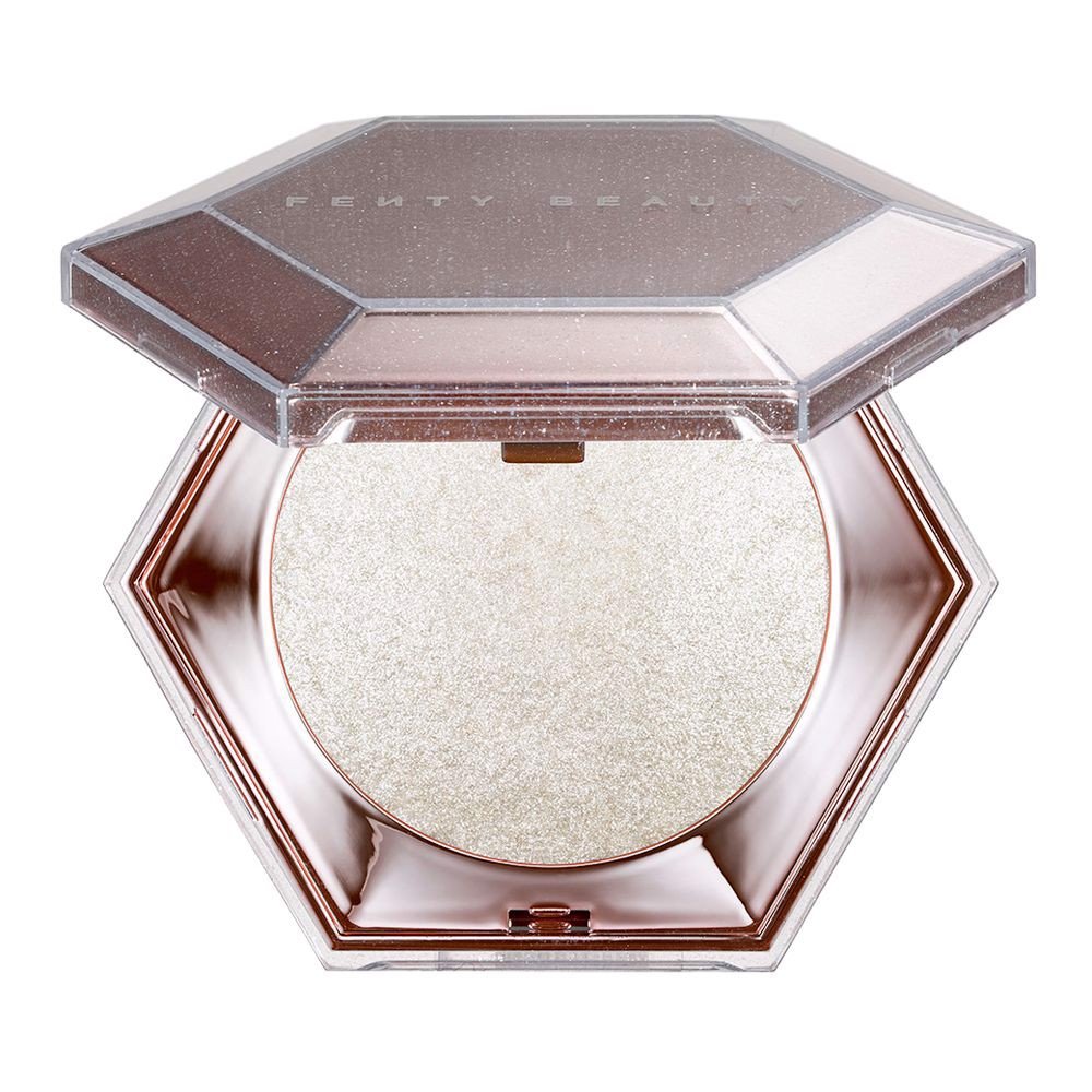 Fenty BeautyFenty Beauty Diamond Bomb có kết cấu mịn và dẻo. Sản phẩm sở hữu thiết kế sang chảnh và độ nhũ cực hoàn hảo. Diamond Bomb