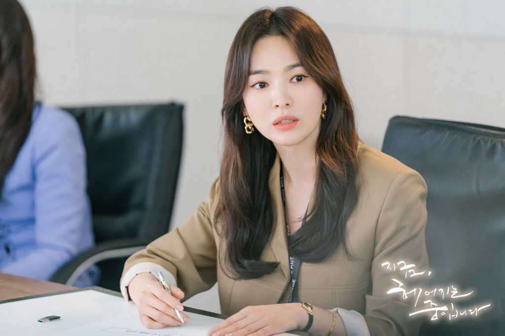Nhan sắc của Song Hye Kyo nổi bật với phong cách trang điểm nhẹ nhàng tinh tế