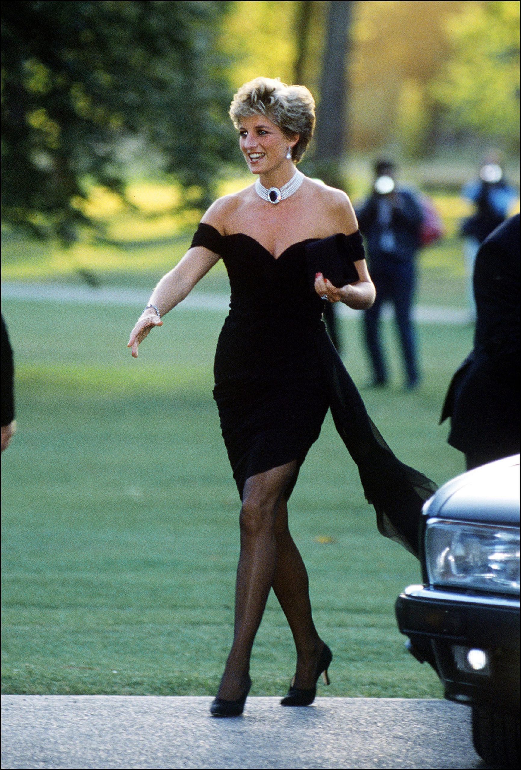 chiếc váy báo thù Diana