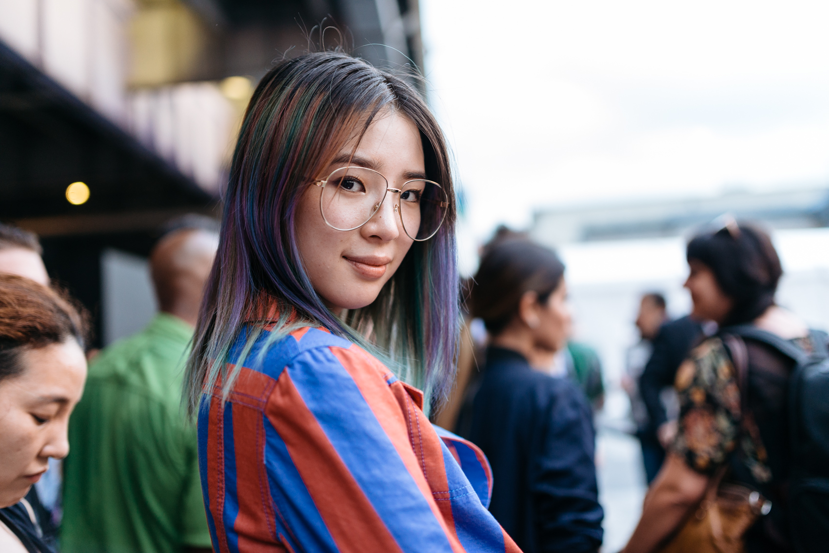 mắt kính gọng kim loại