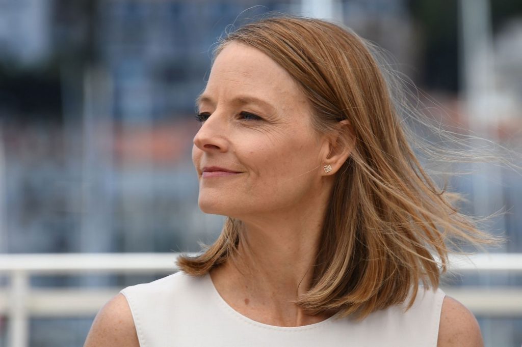 mái tóc bạc tự nhiên của jodie foster