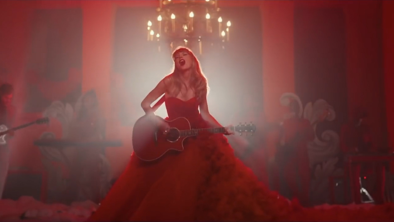 váy đỏ trong MV I bet you think of me