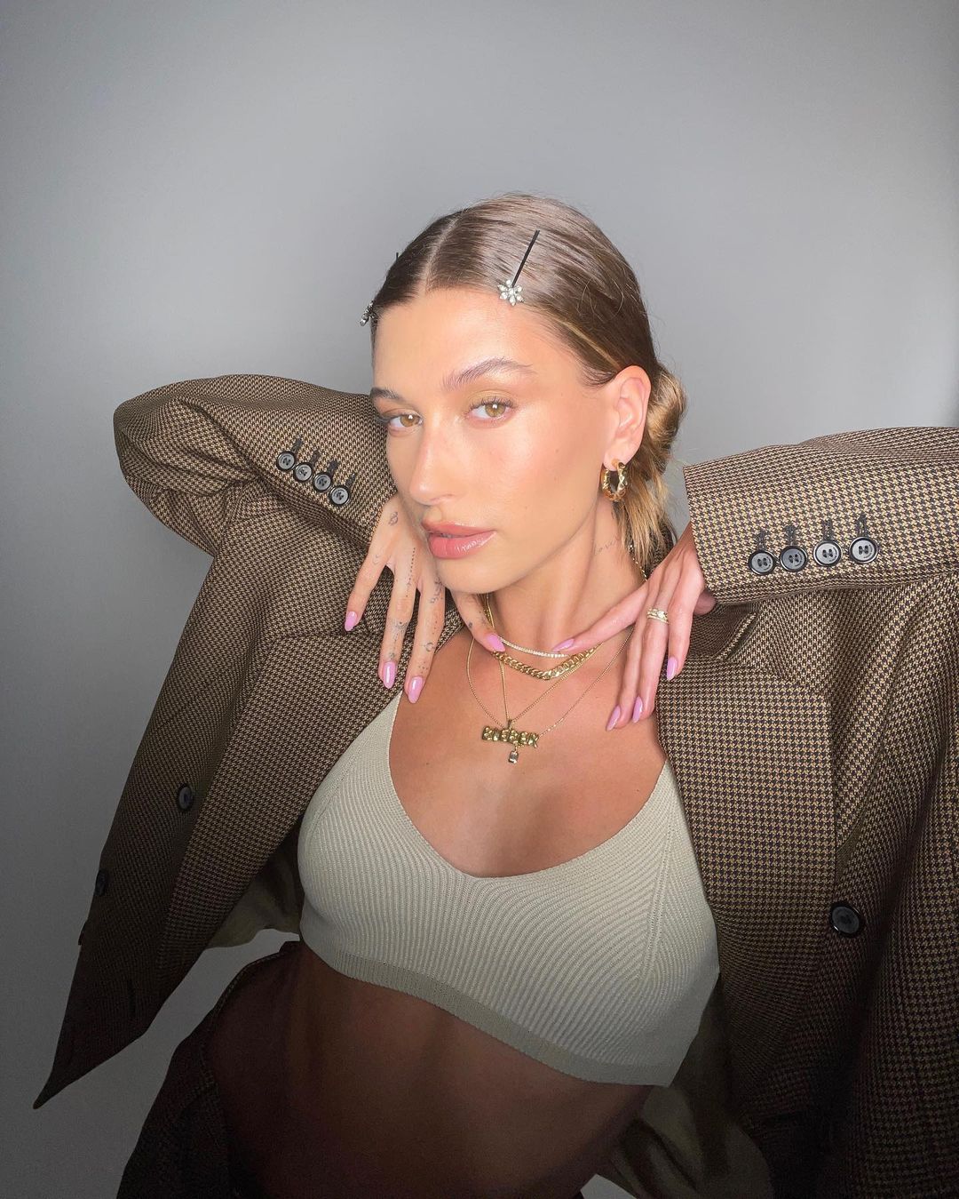 hailey bieber bobby pin