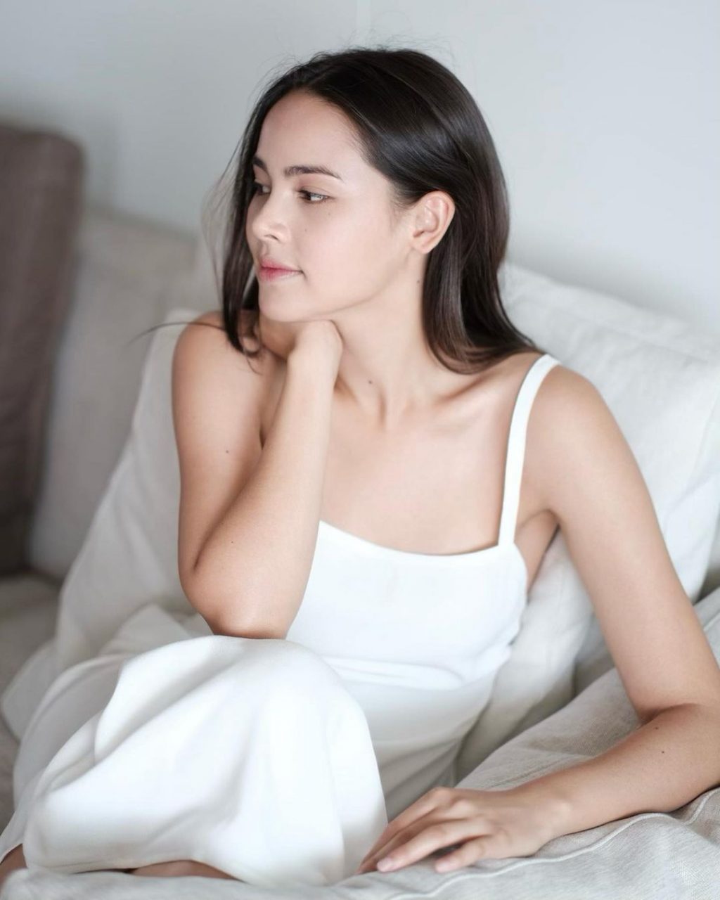 Chúng ta có thể massage da đầu hằng ngày để thư giãn và kích thích mọc tóc Chúng ta có thể massage da đầu hằng ngày để thư giãn và kích thích mọc tóc