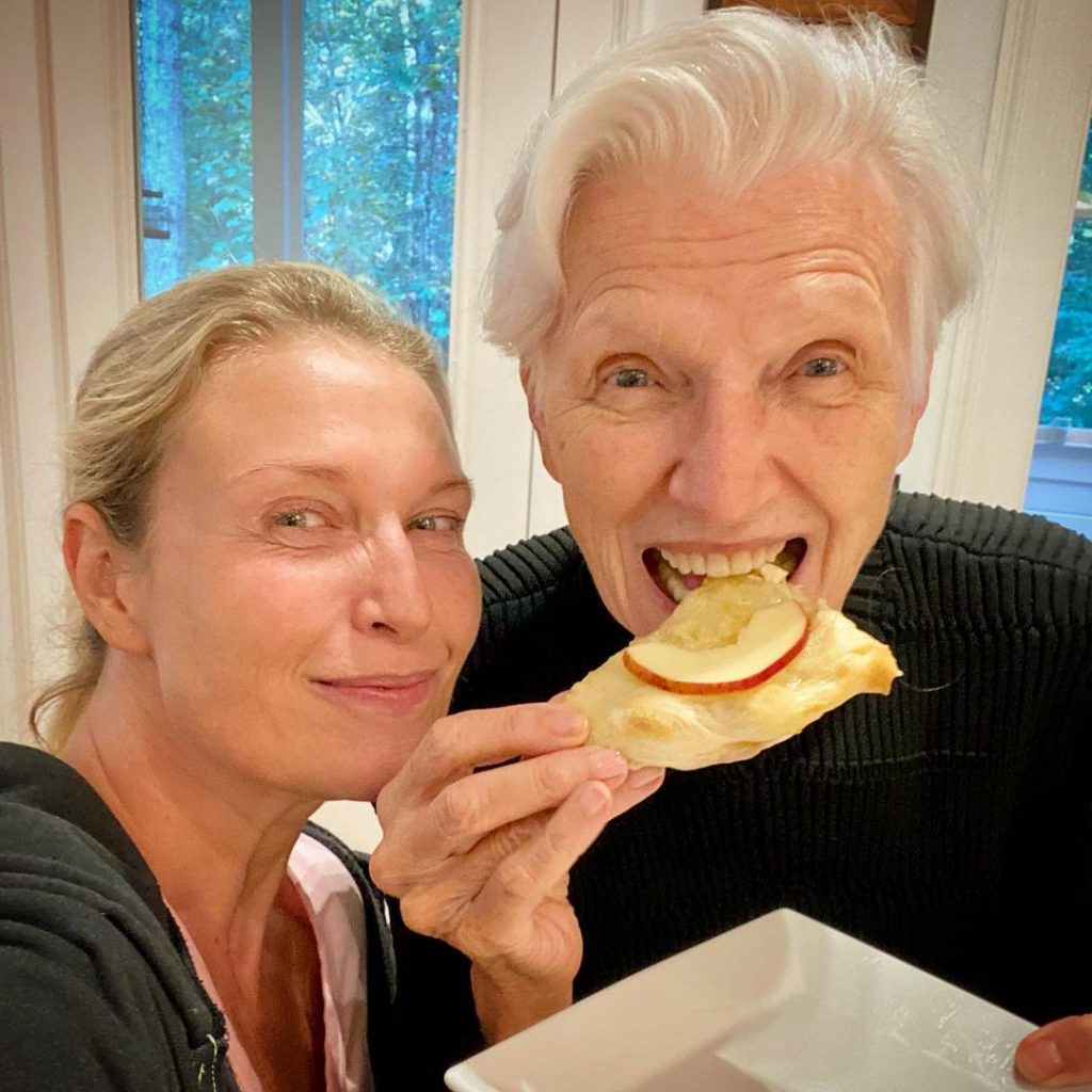 Maye Musk thường tránh ăn ngọt và chỉ ăn vào cheat day