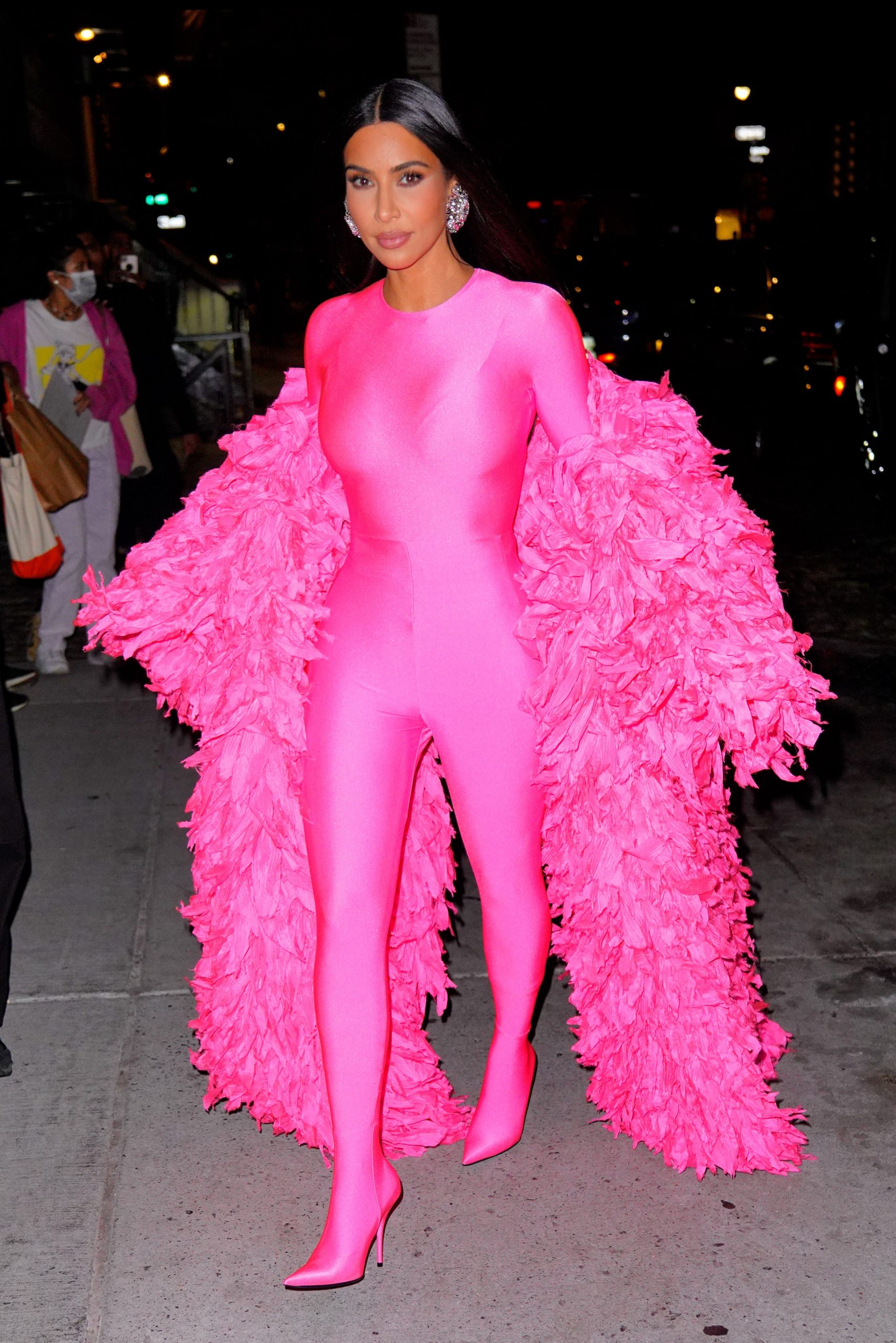 thời trang Kim Kardashian catsuits