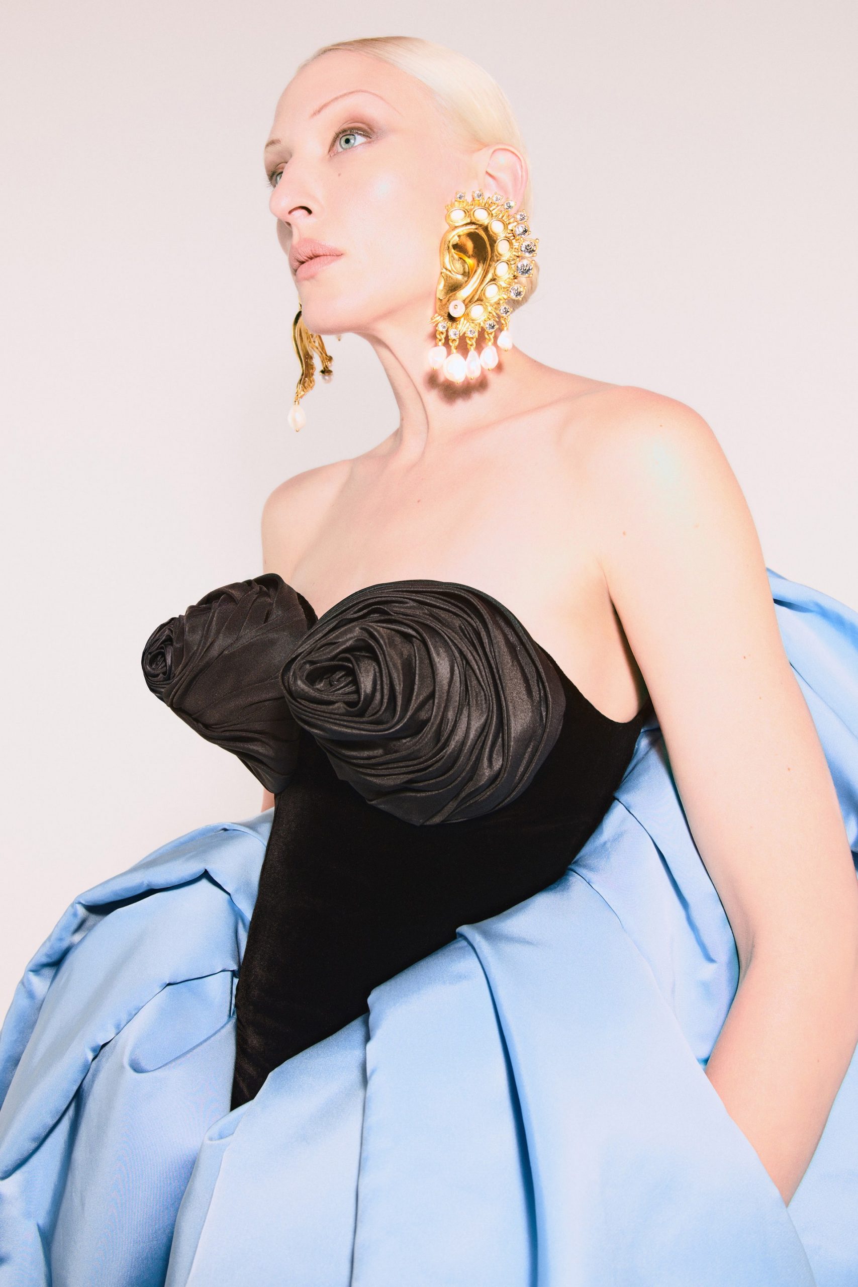 Schiaparelli Couture thu đông 2021 phụ kiện