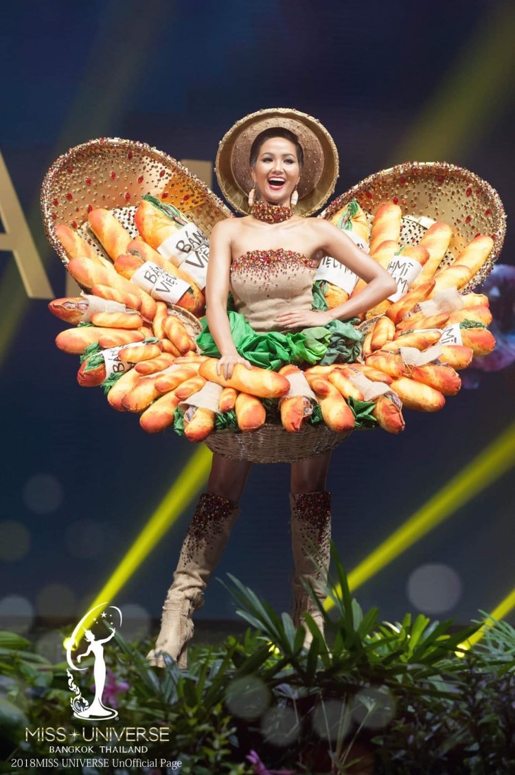 bánh mì miss universe 2018