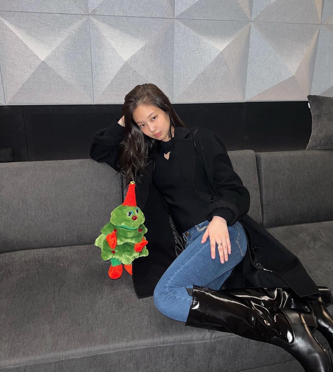 trang phục noel của BLACKPINK Jennie