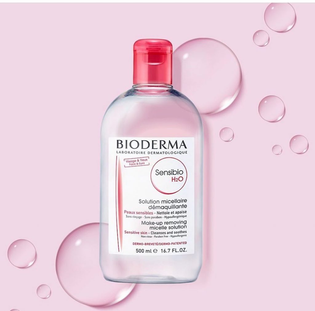 Chăm sóc làn da đẹp với nước tẩy trang Bioderma.
