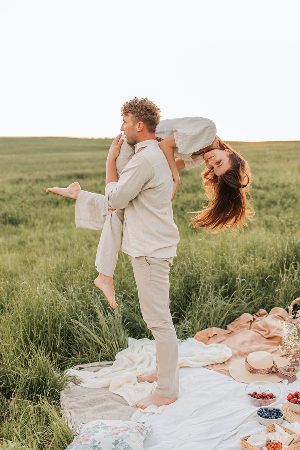 cảm xúc cặp đôi đi picnic  Pexels / Vlada Karpovich 