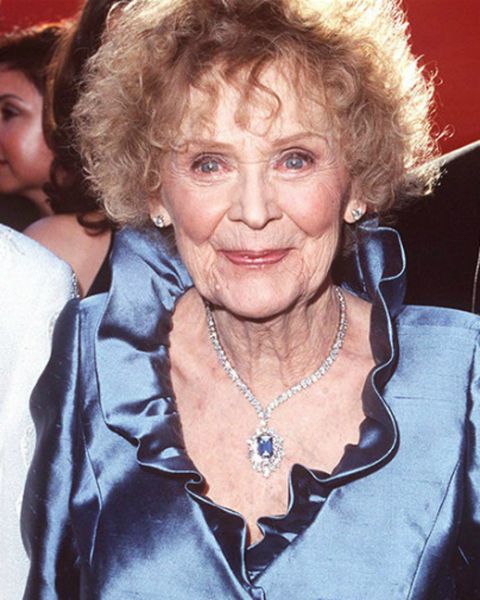 Gloria Stuart mang vẻ đẹp sang trọng ở tuổi 87.