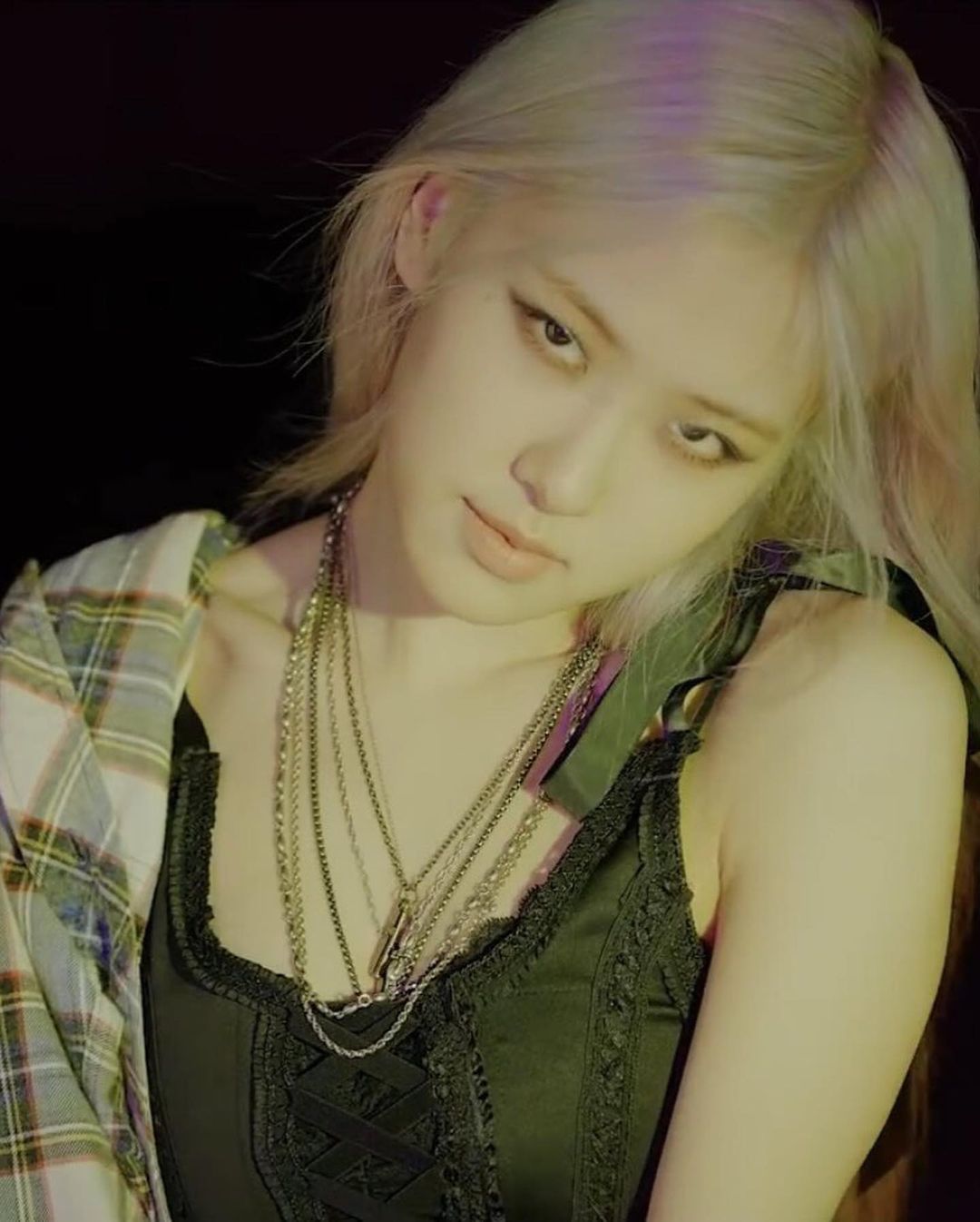 7 lần Taeyeon, BLACKPINK và aespa lộng lẫy trong những thiết kế thời trang mang quốc tịch Việt Nam corset rose - 7 lần Taeyeon, BLACKPINK và aespa lộng lẫy trong những thiết kế thời trang mang quốc tịch Việt Nam