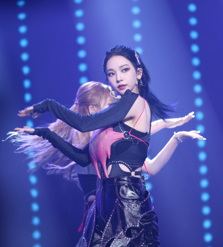 7 lần Taeyeon, BLACKPINK và aespa lộng lẫy trong những thiết kế thời trang mang quốc tịch Việt Nam aespa karina mac la lune - 7 lần Taeyeon, BLACKPINK và aespa lộng lẫy trong những thiết kế thời trang mang quốc tịch Việt Nam