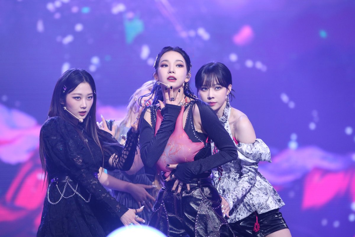 7 lần Taeyeon, BLACKPINK và aespa lộng lẫy trong những thiết kế thời trang mang quốc tịch Việt Nam aespa mac local brand la lune - 7 lần Taeyeon, BLACKPINK và aespa lộng lẫy trong những thiết kế thời trang mang quốc tịch Việt Nam