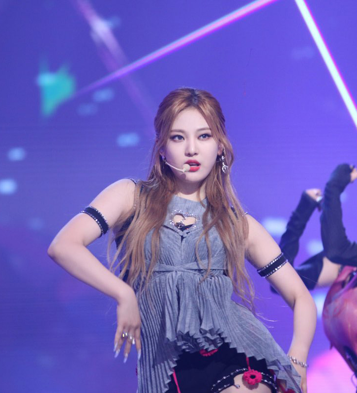 7 lần Taeyeon, BLACKPINK và aespa lộng lẫy trong những thiết kế thời trang mang quốc tịch Việt Nam ning ning mac la lune - 7 lần Taeyeon, BLACKPINK và aespa lộng lẫy trong những thiết kế thời trang mang quốc tịch Việt Nam