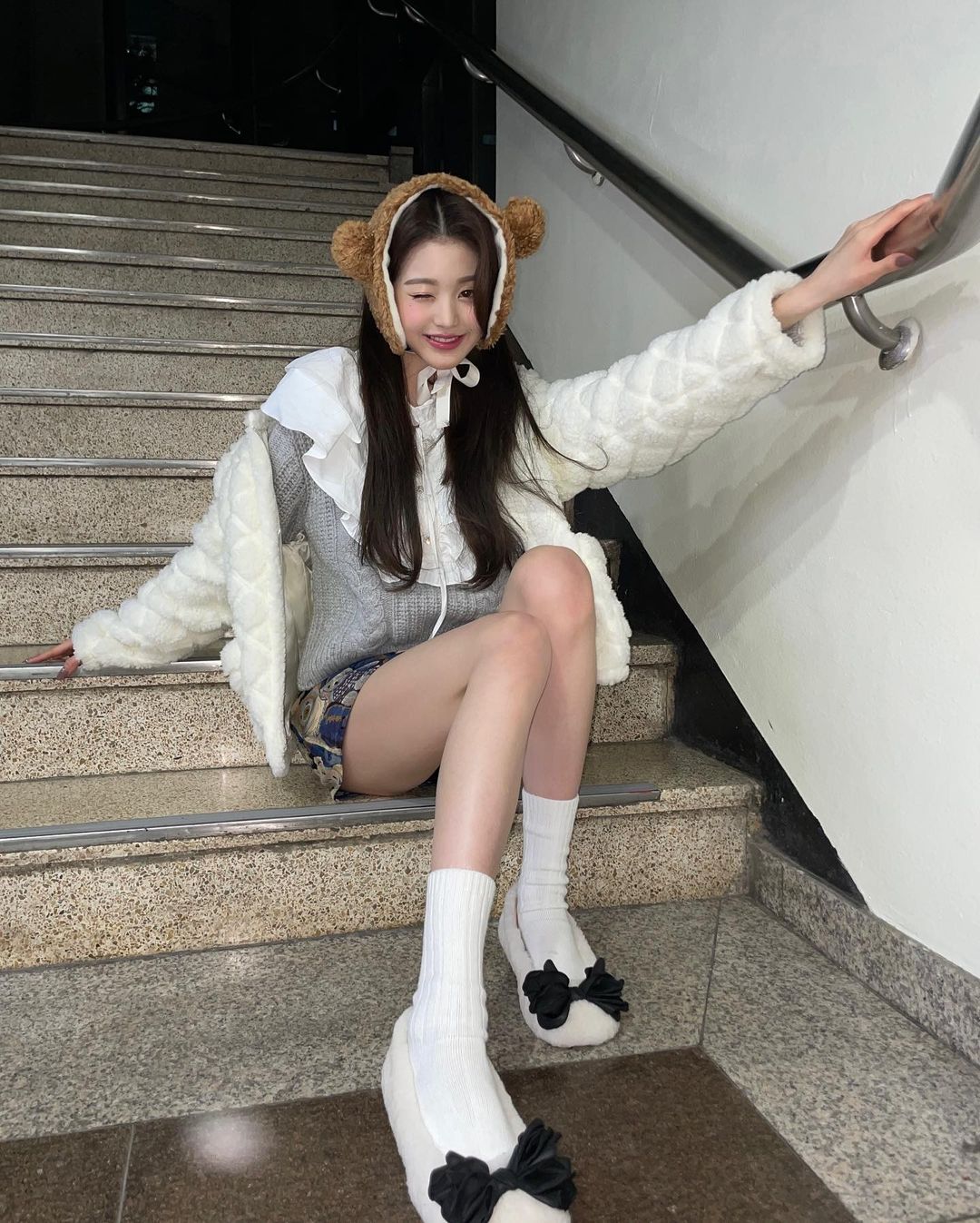 for everyoung10 11 - #ELLEStyleID: Tân Đại sứ thương hiệu Miu Miu – Jang Wonyoung và phong cách tuổi teen “ngọt lịm”