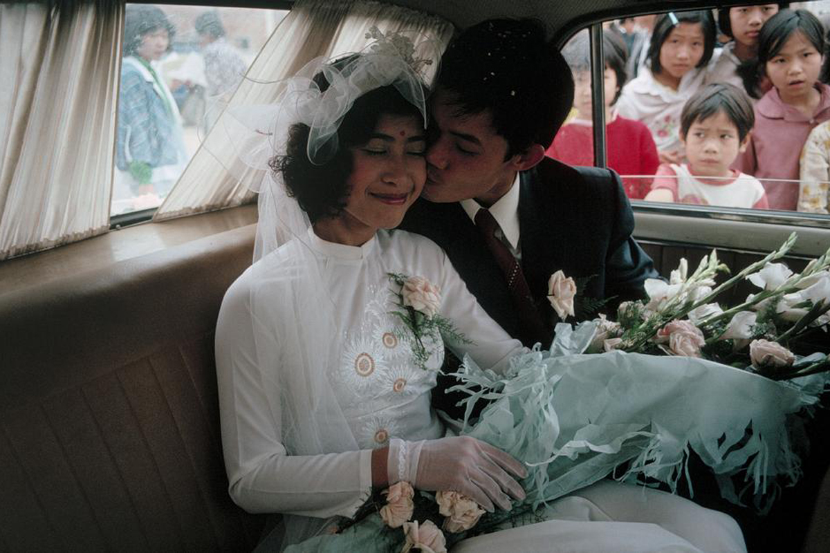 dam cuoi thoi bao cap - 200 năm áo cưới Việt Nam: Từ Nhật Bình đến chiếc sơmi thời bom đạn và váy cưới Tây phương