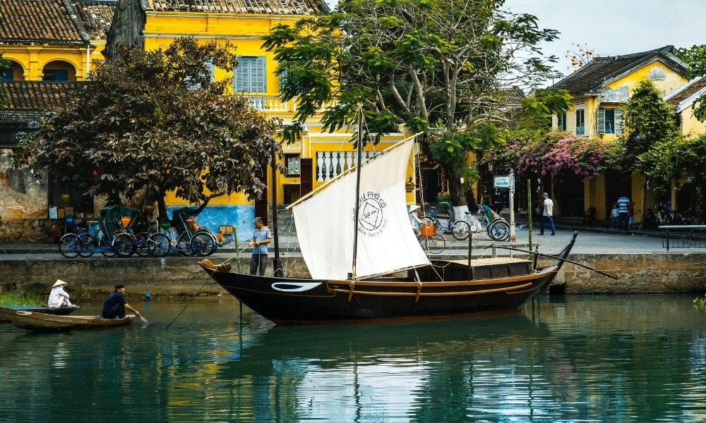 Tìm cảm hứng cho chuyến du lịch năm 2022 theo đặc điểm tính cách 12 con giáp con giap du lich pho co hoi an 1000x600 1 - Tìm cảm hứng cho chuyến du lịch năm 2022 theo đặc điểm tính cách 12 con giáp