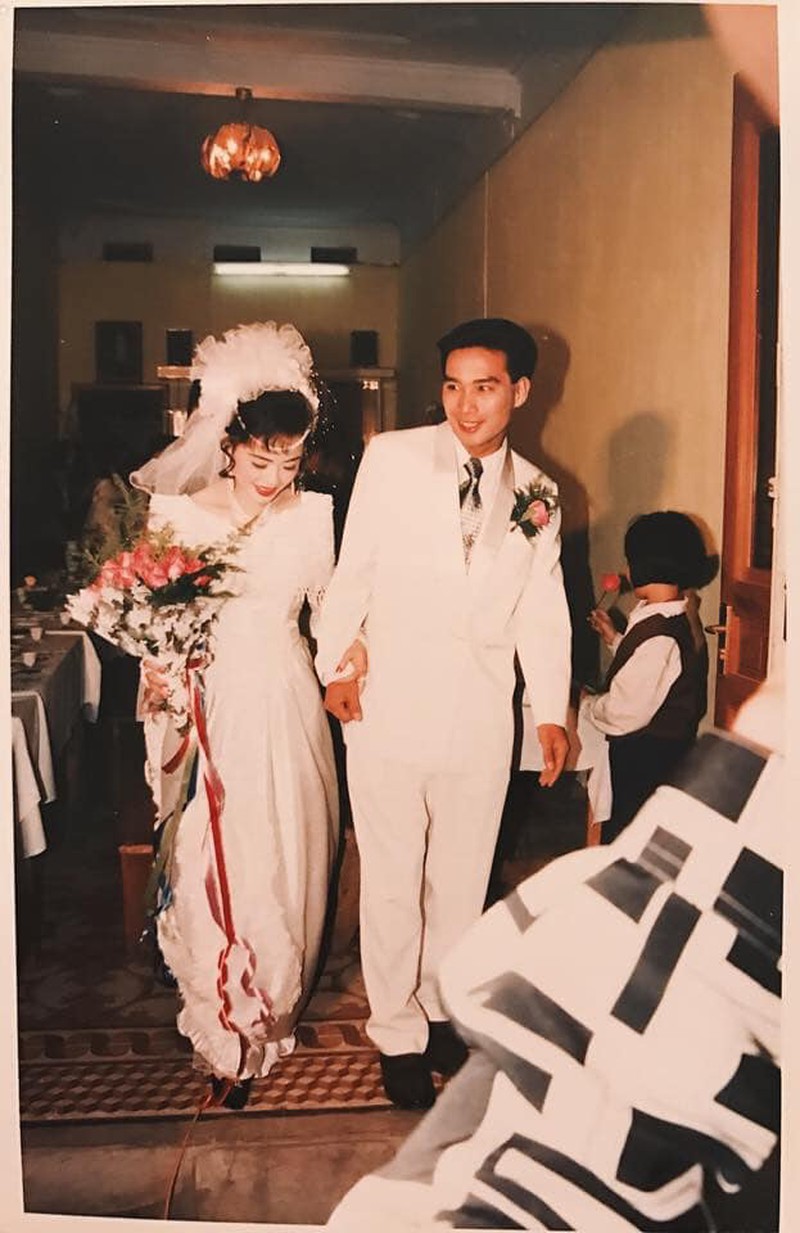 trang phục cô dâu 1990s