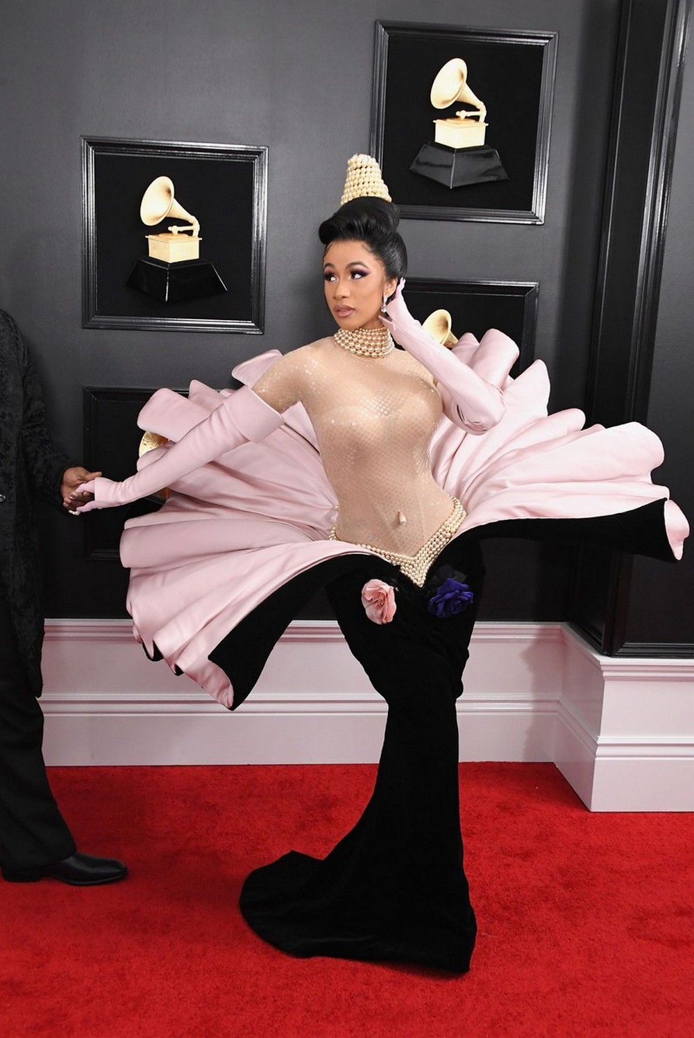 Cardi B mặc mugler tại grammy 2019