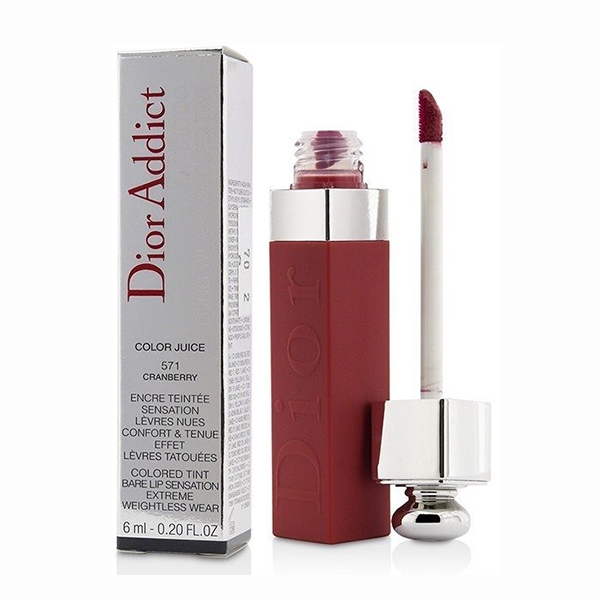 Son môi Dior Addict Lip Tattoo mang đến làn môi ẩm mịn căng mọng tuyệt đối suốt cả ngày dài