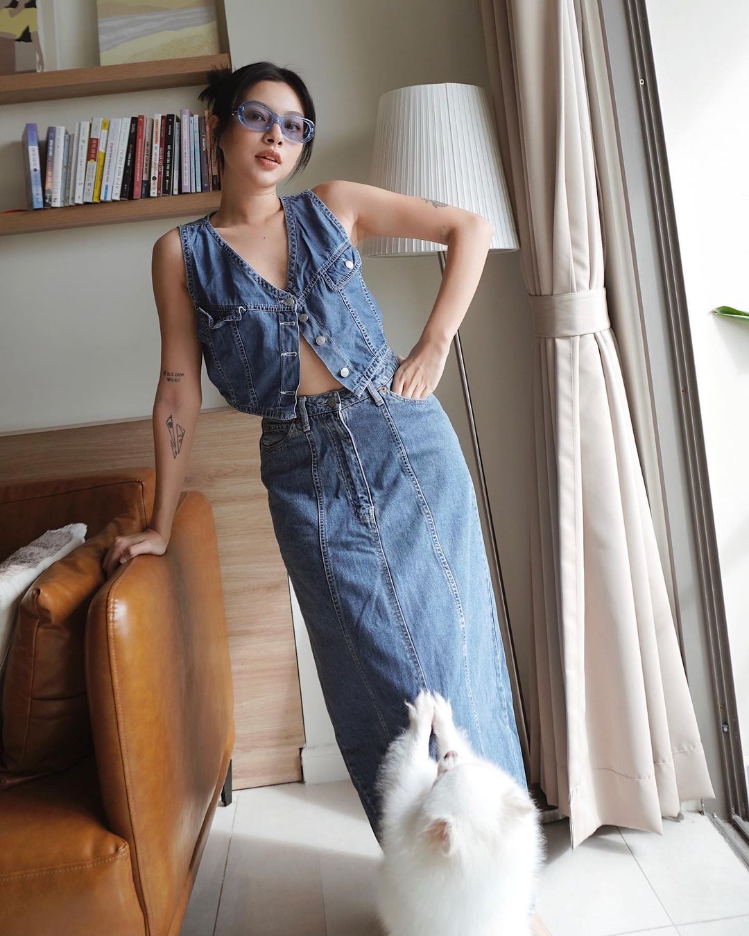 denim on denim với áo gile